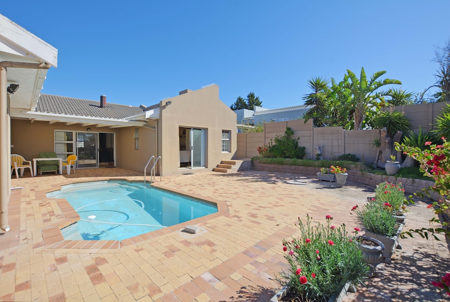 4 Bedroom Property for Sale in West Beach Western Cape